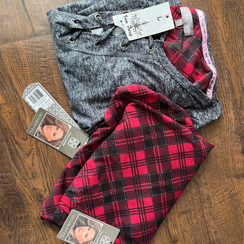 Daisy Fuentes 2 piece Pajama set NWT